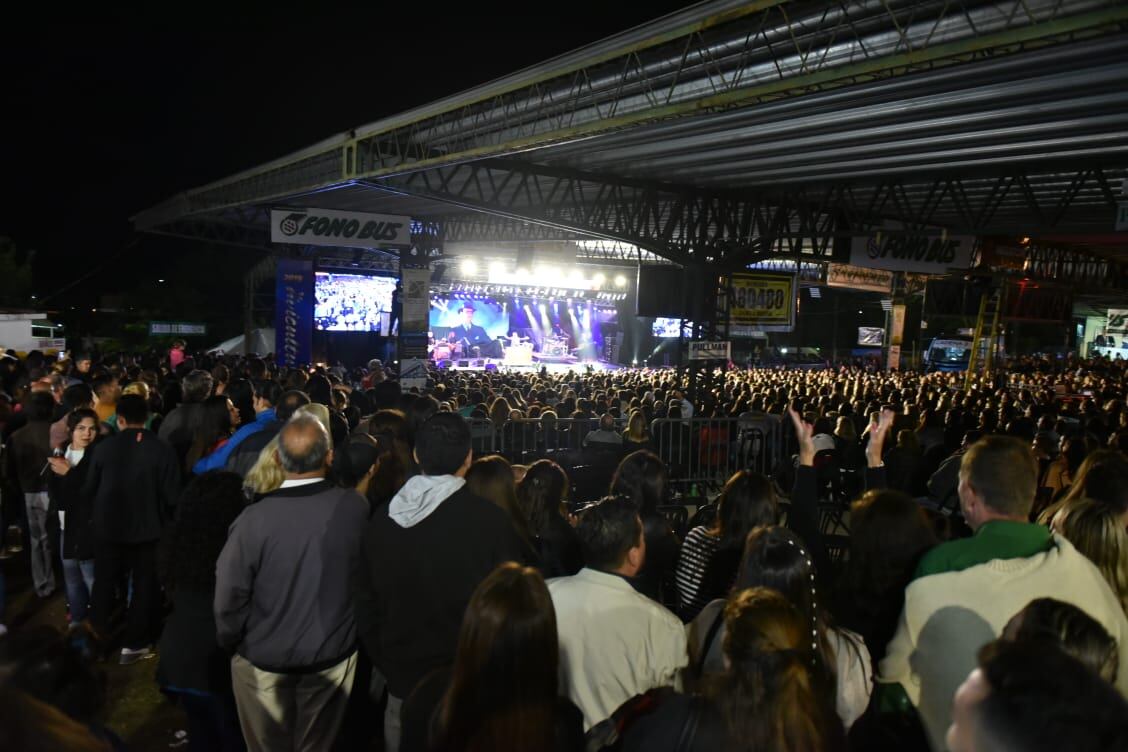 Música, sabores y tradición: lo mejor de la primera noche, con Luciano Pereyra y Alejandro Lerner. / Foto: Lucio Casalla ElDoce.tv