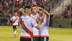 Nacho Fernández le agradece a Moreira la asistencia del segundo tanto.