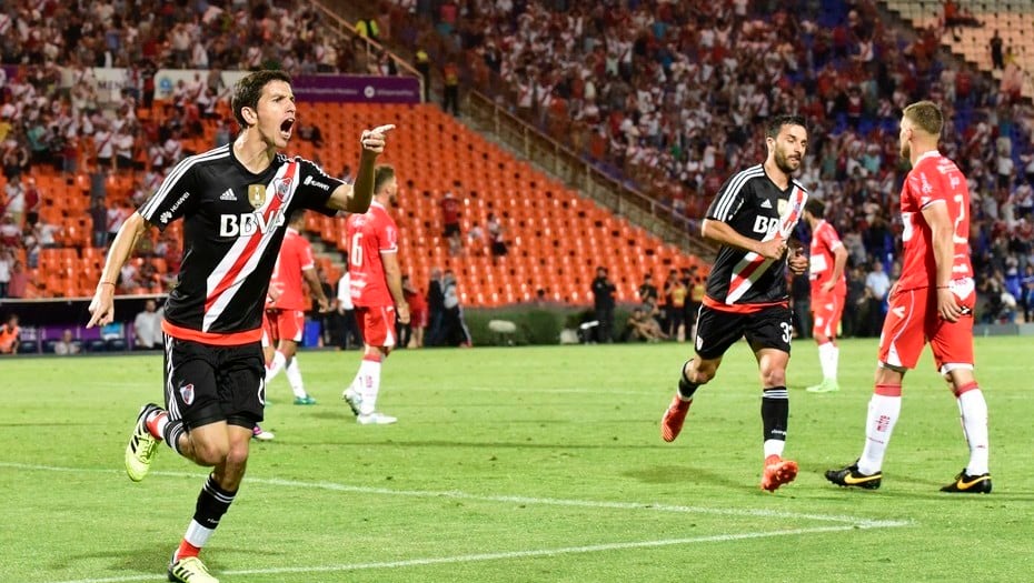 Nacho Fernández pasó de la expulsión en el superclásico al gol en Mendoza.