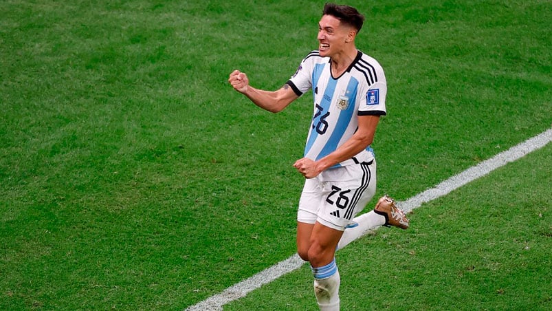 Nahuel Molina tras marcar su primer gol en la Selección. 