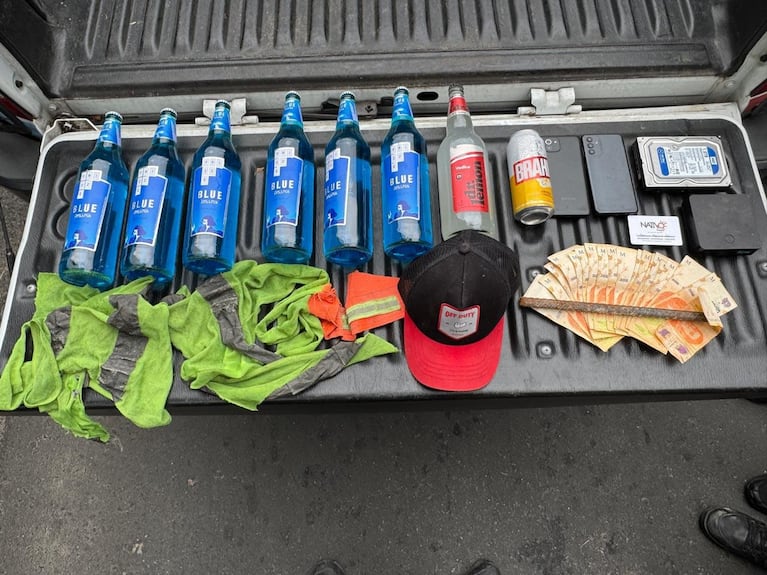 Naranjitas entraron a un hotel , golpearon a un empleado y se robaron botellas de alcohol.