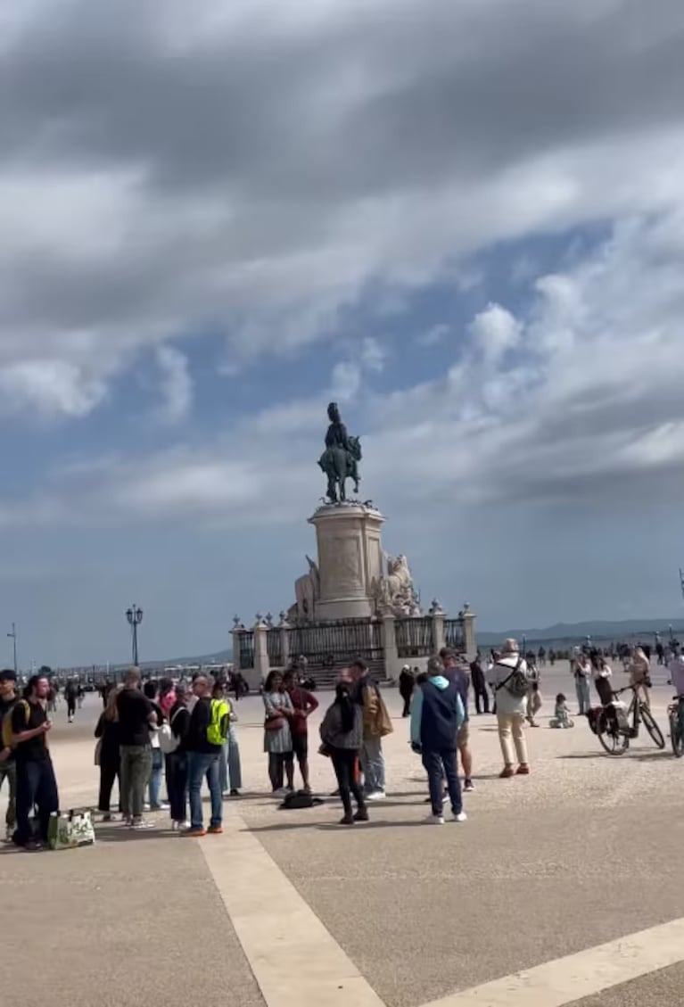 Natalia Oreiro y una postal de Lisboa. Imagen: Instagram de Natalia Oreiro.