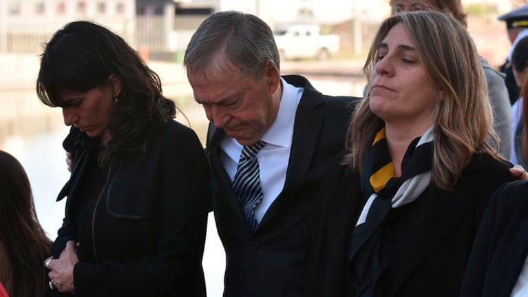 Natalia y Candelaria junto a Schiaretti durante el velorio.