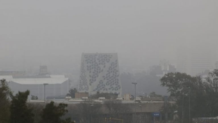 Neblina y cielo cubierto a la vista en Córdoba.