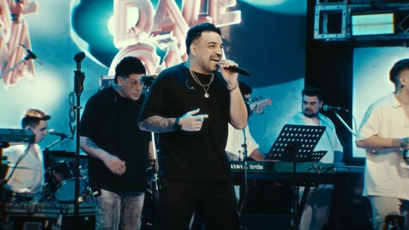 Neno Aguirre en el videoclip de "Este frío".