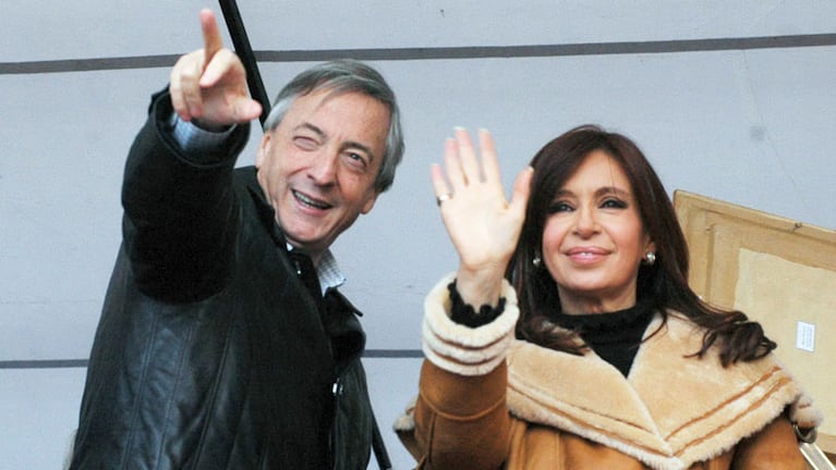 Néstor Kirchner junto a su esposa Cristina. 