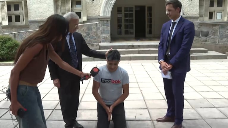 Néstor Maldonado, arrodillado pidió perdón.