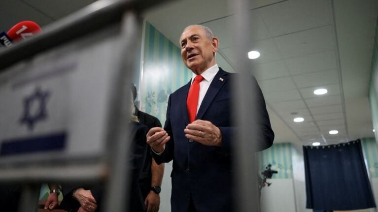 Netanyahu puede considerarse vencedor pero la segunda coalición más votada es opositora y quedó en mejores condiciones de formar gobierno.