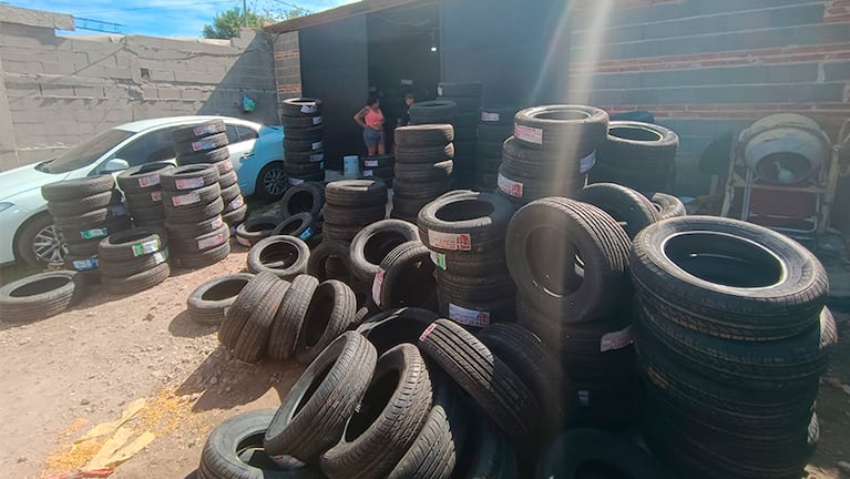 Neumáticos de contrabando decomisados en Córdoba.
