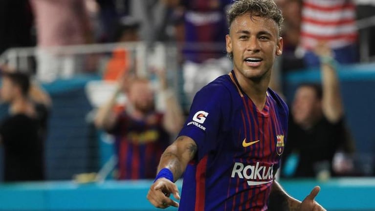 Neymar abandonó el entrenamiento y anunció que se va al PSG