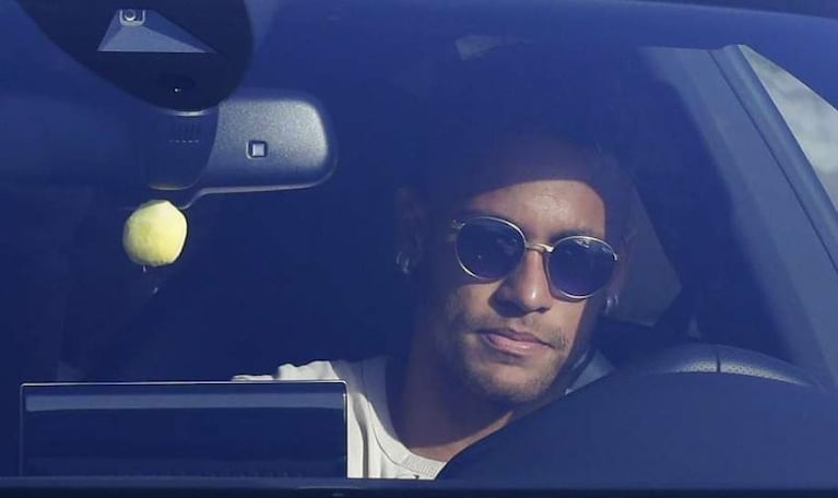 Neymar abandonó el entrenamiento y anunció que se va al PSG