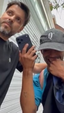 Nico Sattler sorprendió a un artista callejero con una propuesta que le podría cambiar la vida