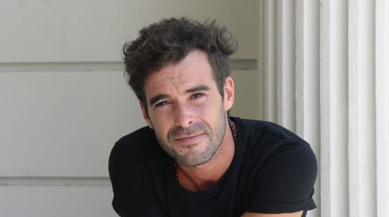 Nicolás Cabré mostró el impresionante tatuaje que se hizo en toda la espalda