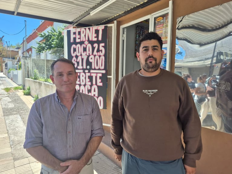 Nicolás junto a su abogado. Foto: Juan Pablo Lavisse / El Doce.