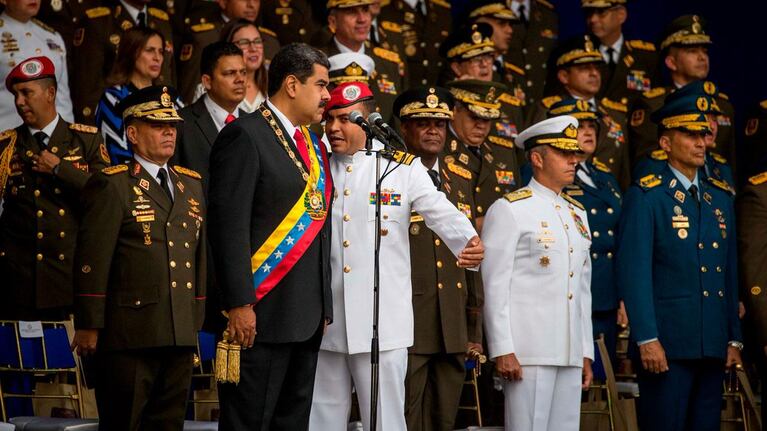 Nicolás Maduro fue evacuado tras el estallido.