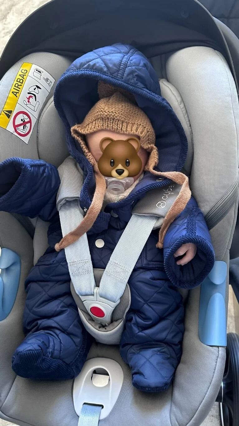 Nicole Neumann mostró el “primer outfit” de su hijo Cruz para salir a pasear. Fuente: Instagram