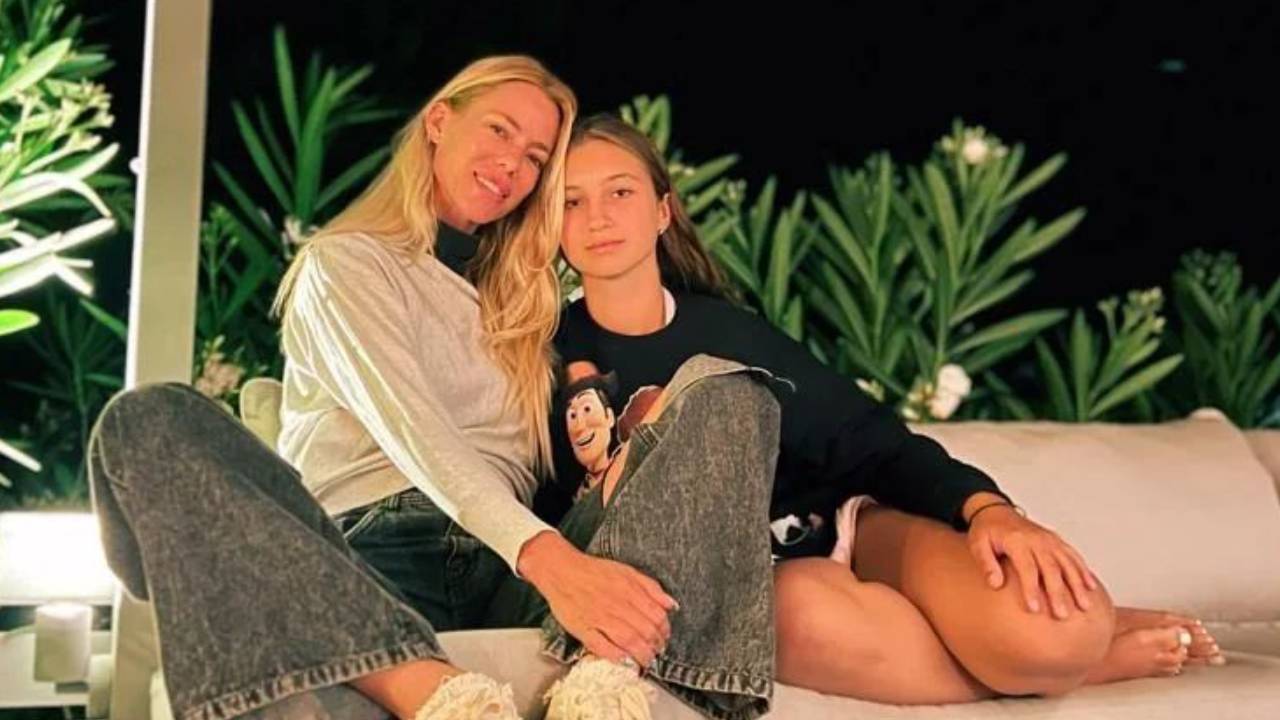 Nicole Neumann subió una foto familiar con Manu Urcera y sus hijas pero sin Indiana Cubero. Foto: Instagram