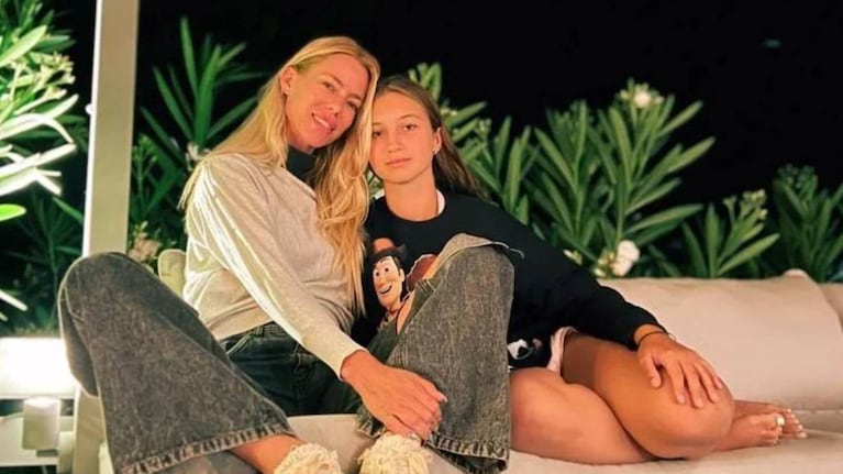 Nicole Neumann subió una foto familiar con Manu Urcera y sus hijas pero sin Indiana Cubero. Foto: Instagram