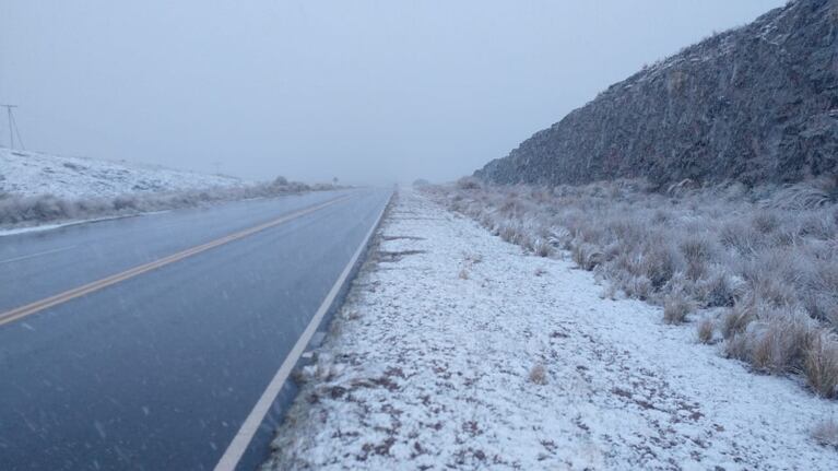 Nieve en el camino de las Altas Cumbres.