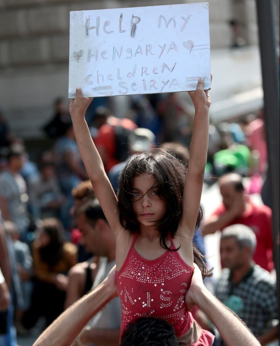 Niños ahogados, gritando, sufriendo, las imágenes más horrorosas de la tragedia. Foto: AFP