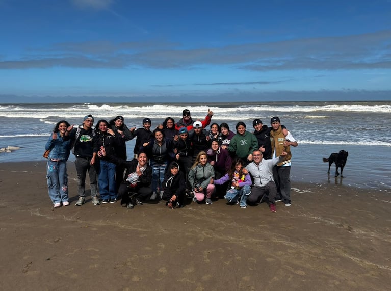 Niños de Los Gigantes vieron el mar por primera vez.