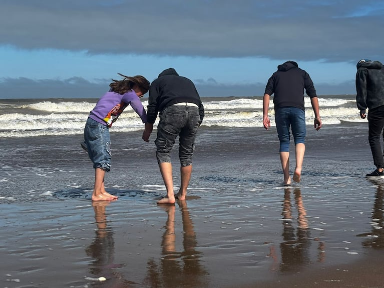 Niños de una escuela de Los Gigantes cumplieron el sueño de conocer el mar.