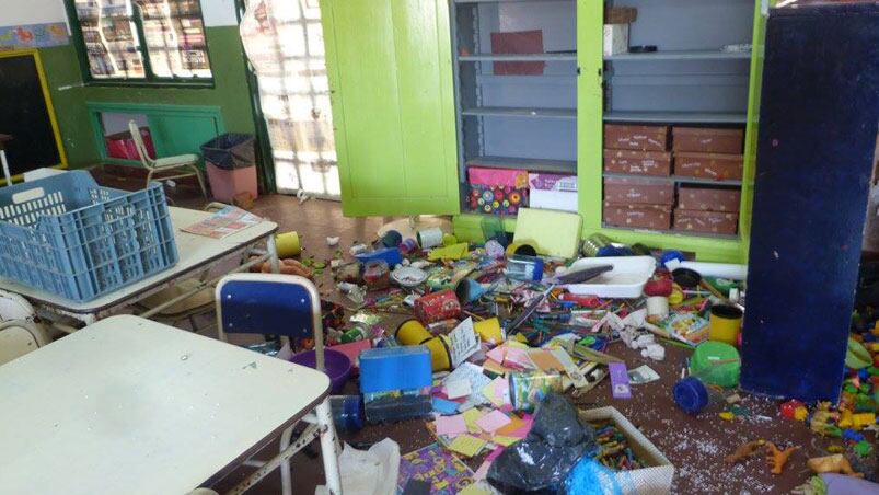 Niños destrozaron un jardín de infantes