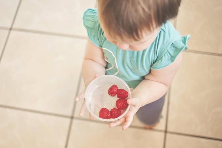 Niños felices y sanos: la importancia del agua para el cuerpo