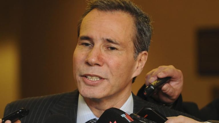 Nisman: la pericia oficial confirma que lo mataron dos personas
