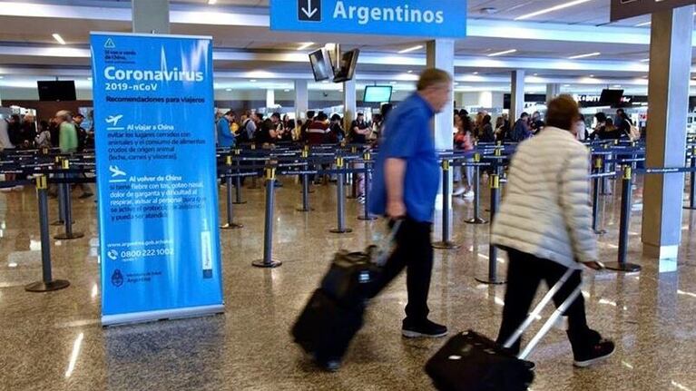 No la dejan entrar a Francia porque consideran que "no está vacunada"