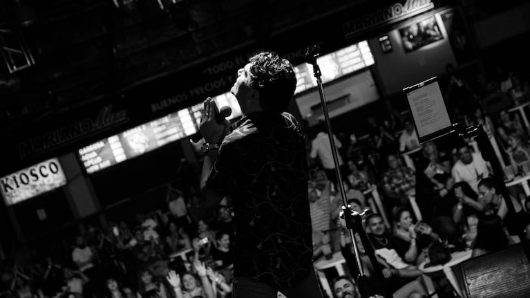 Noche de emoción y canciones en Villa Retiro. Fotos: @phdiwaa.
