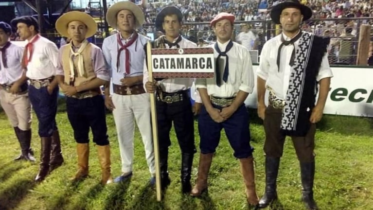 Norberto Cossutta- de boina roja- junto a sus amigos de la de Delegación de Catamarca. 
