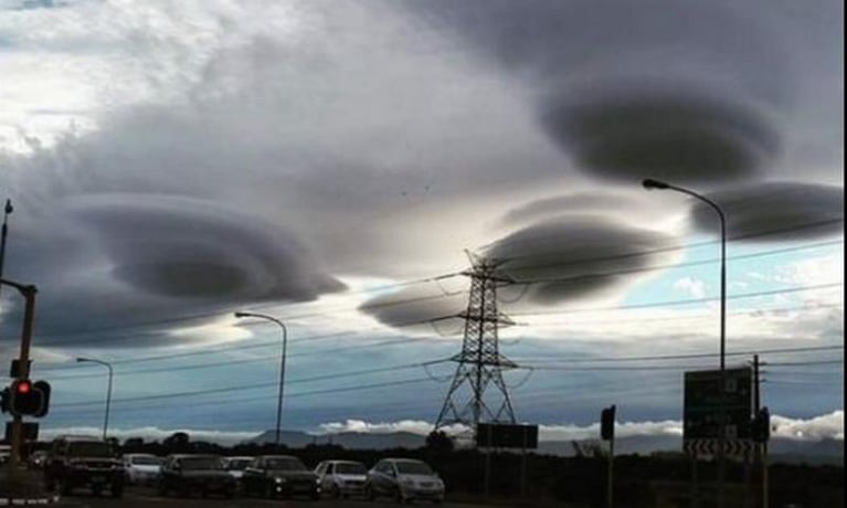 Nubes lenticulares provocaron asombro en Ciudad del Cabo