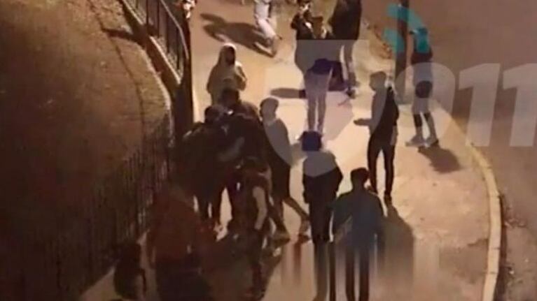 Nueve jóvenes quedaron detenidos por el hecho.