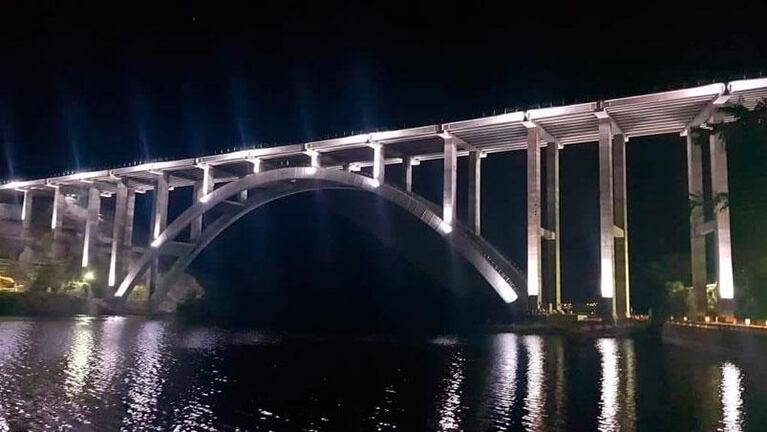 Nuevo puente: subió a la montaña, se cayó y terminó herido