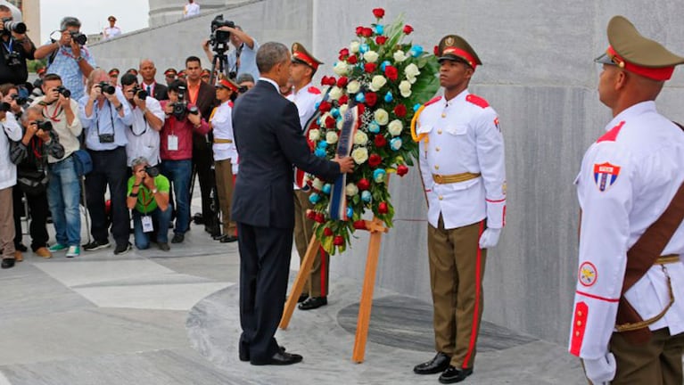 Obama rindió homenaje a José Martí en La Habana. Foto: CNN.