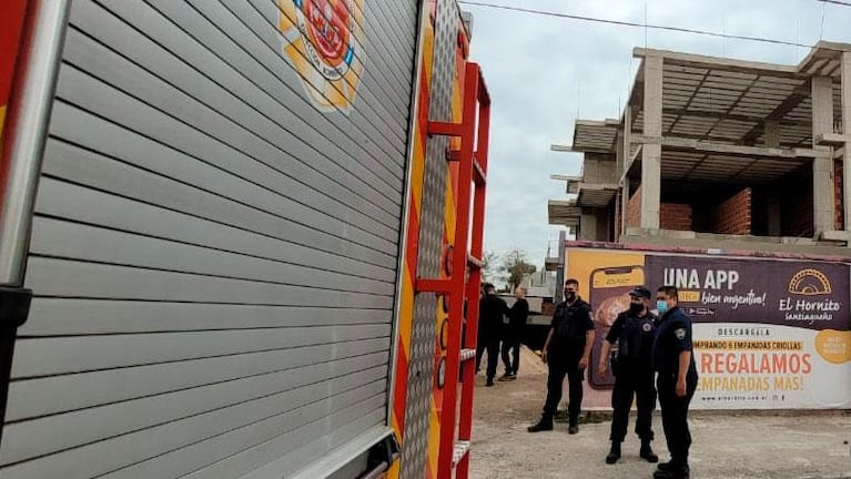 Obreros quedaron atrapados al desmoronarse la pared de una casa en Córdoba
