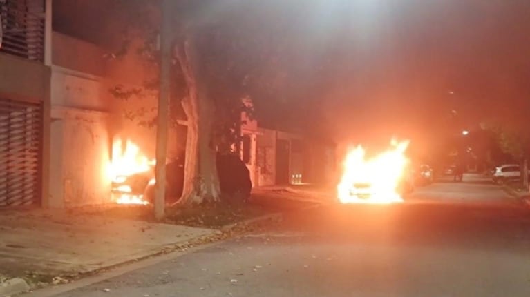 Ola de quema de autos y más amenazas en Rosario. (Foto: gentileza Rosario 3).