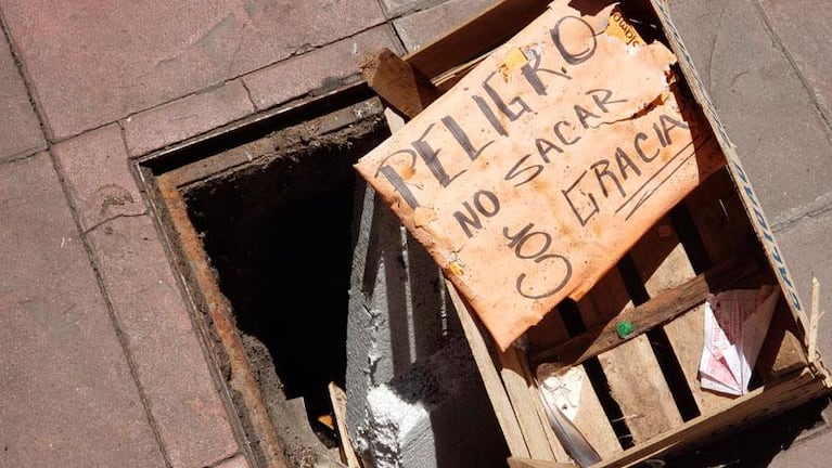 Ola de robos de rejas de desagües en la peatonal de Córdoba