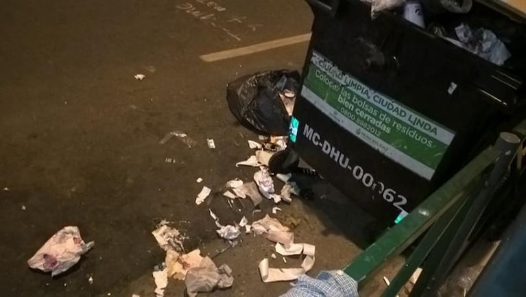 Olor y mugre: la basura acumulada de los restaurantes