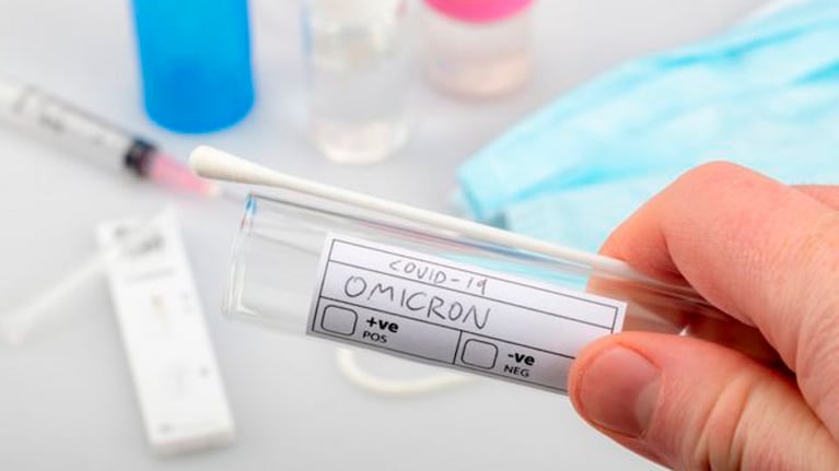Omicrón: en Chile aumentan los casos, al igual que en Reino Unido.