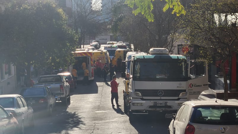 Operativo de bomberos y el servicio de emergencias. Foto: Francisco Arias / ElDoce.