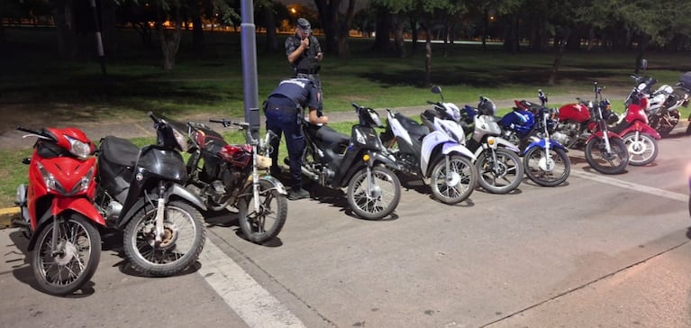 “Operativo Tunning”: secuestraron decenas de motos y autos y dos policías fueron atropellados