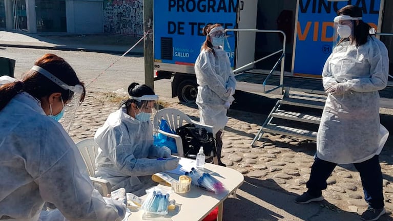 Operativos para testeos masivos de coronavirus tras el brote. / Foto: El Doce