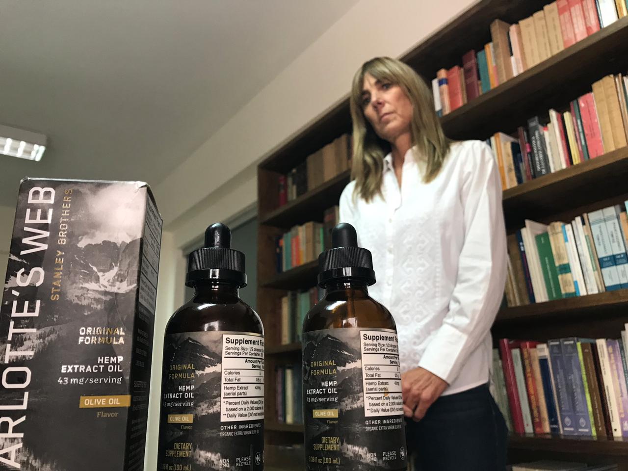 Ordenan a una obra social a cubrir un tratamiento médico con aceite medicinal.