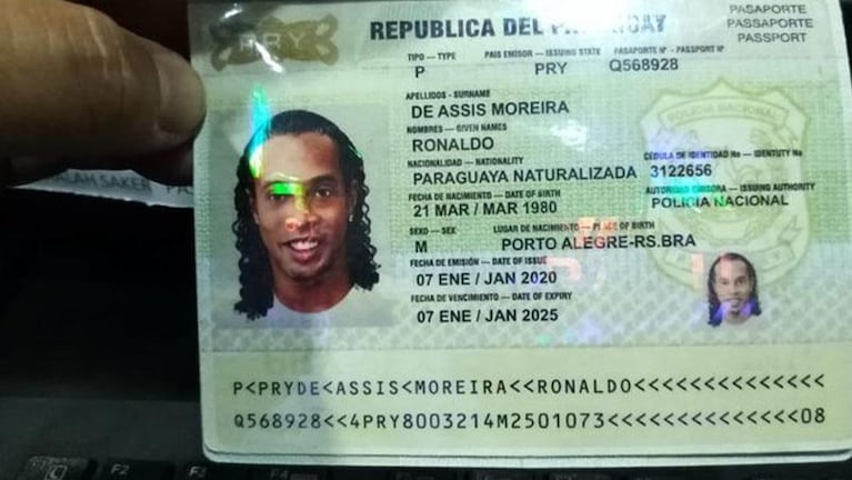 Ordenaron la detención de Ronaldinho en Paraguay