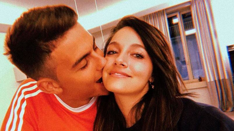 Oriana está viviendo con Dybala en Italia y desde allí comparte fotos sensuales y naturales.