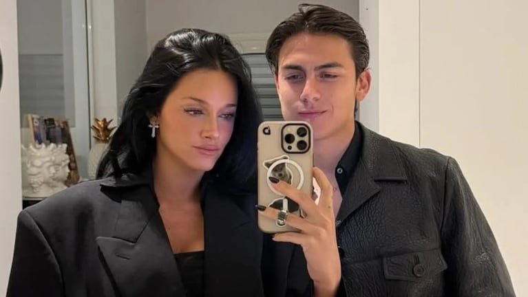 Oriana publicó la primera foto con Dybala tras la cirugía. (Foto: Instagram/@orianasabatini)