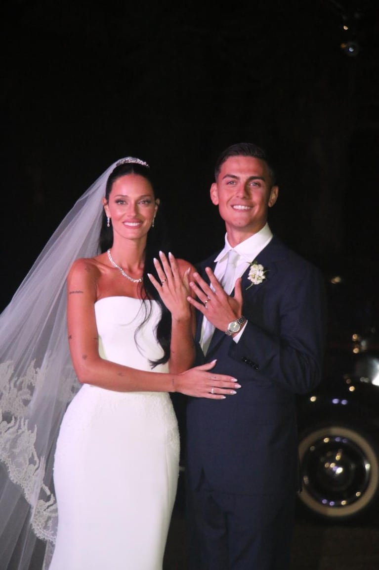 Oriana Sabatini y Dybala dieron el sí y compartieron un posteo que enamoró a todos: “Para siempre”