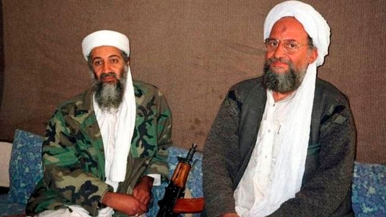 Osama Bin Laden junto a su sucesor, Ayman al-Zawahri.